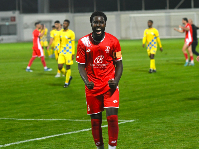 יונתן וונדמיכאל לאחר הניצחון על יבנה (אבי רביבו)